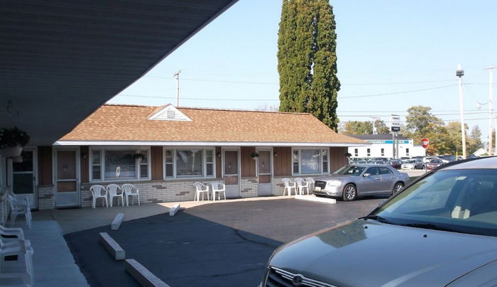 Presque Isles Huron Shore Motel (Presque Isle Motel) - From Web Listing (newer photo)